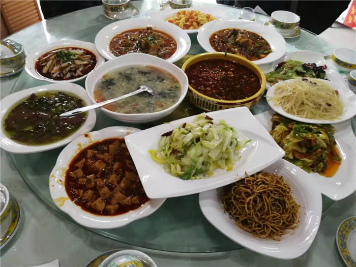 绵阳豪门国际官网沐日旅行社(省青绵阳分社)今天在永新皂角铺西华苑度假村召开迎春联谊会