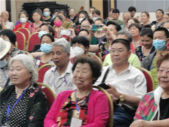 绵阳豪门国际官网行沐日旅行举行社坝上草原熊猫专列推荐会